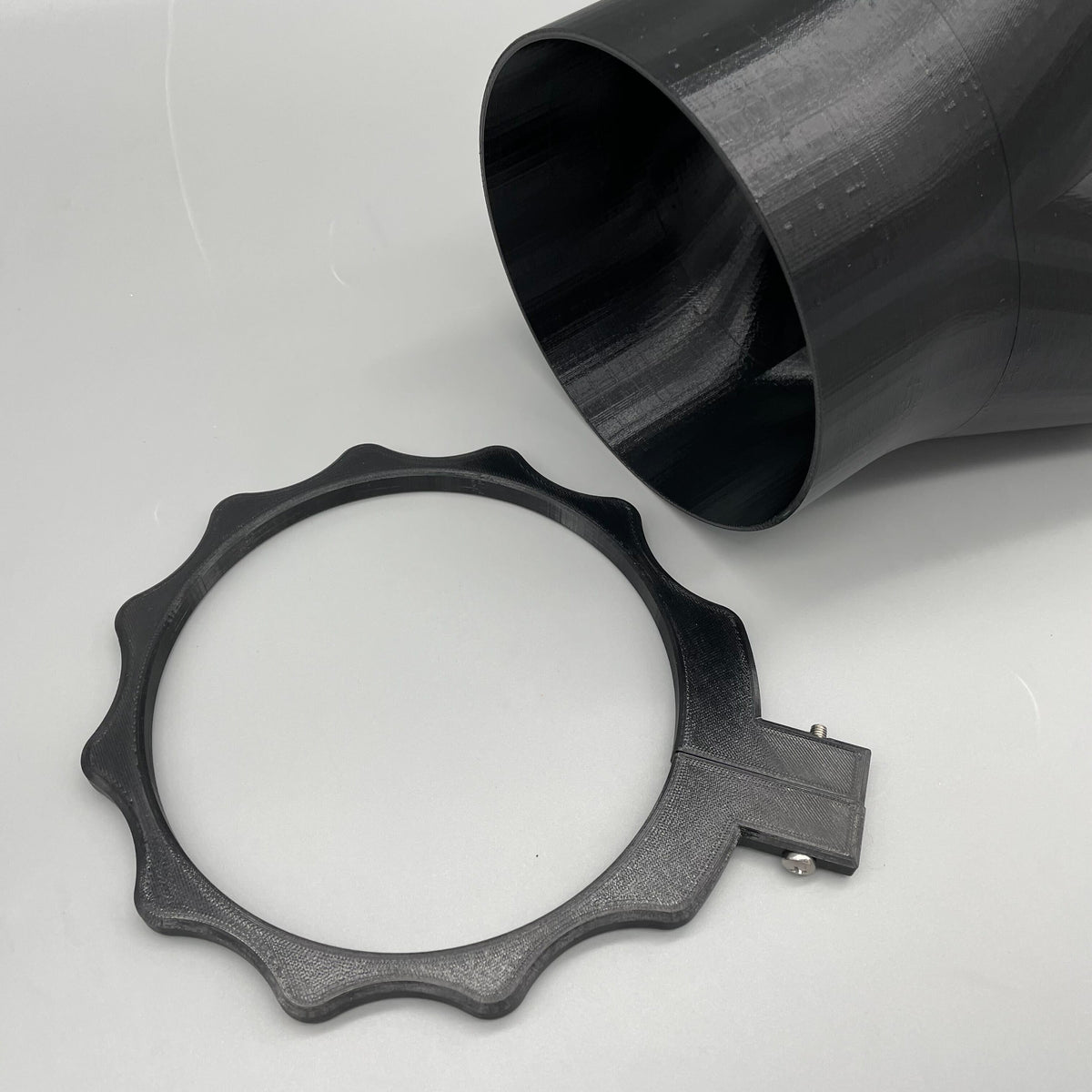 Magnetic Duct Dust Port Clamp On Body -  MagDuct Quick Disconnect