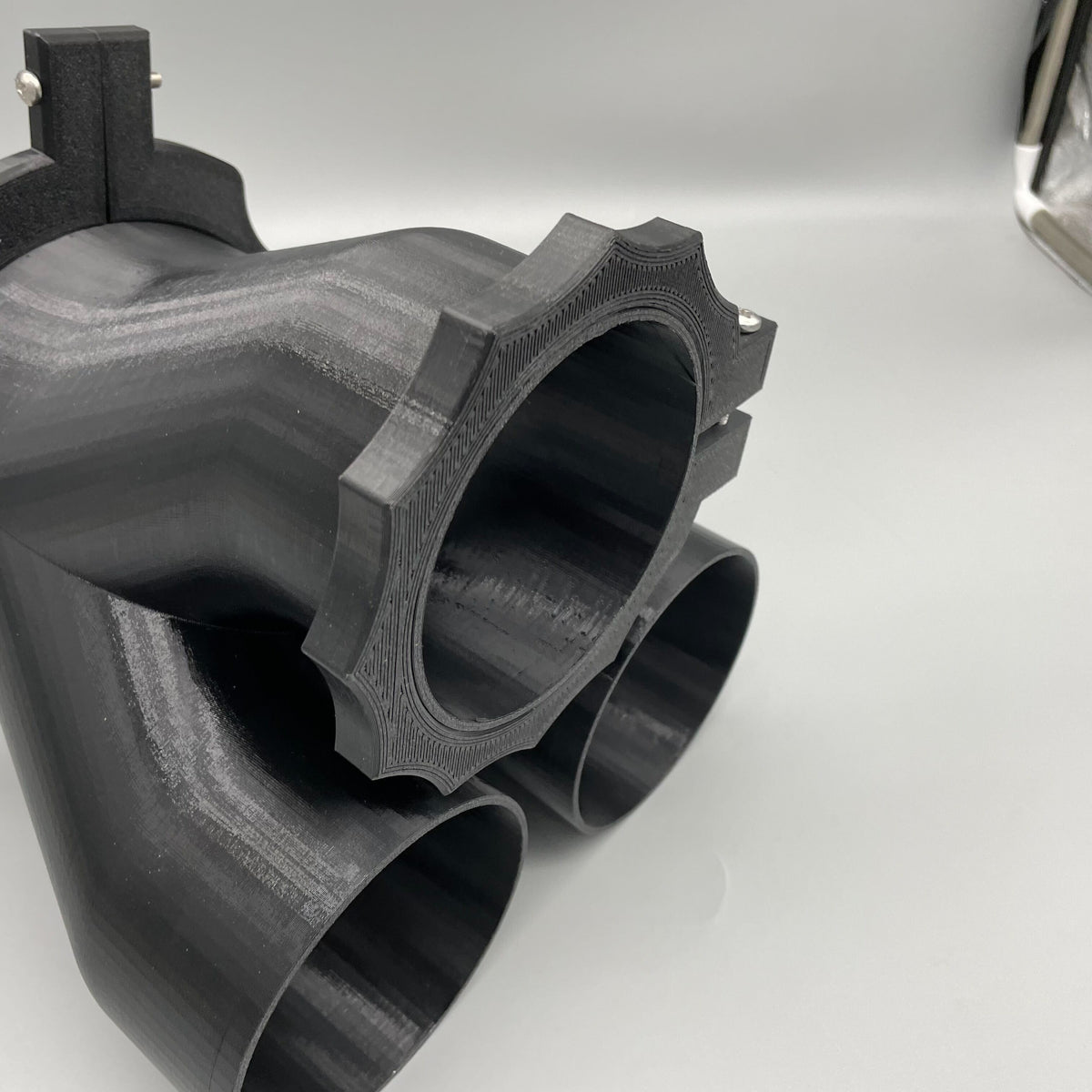 Magnetic Duct Dust Port Clamp On Body -  MagDuct Quick Disconnect