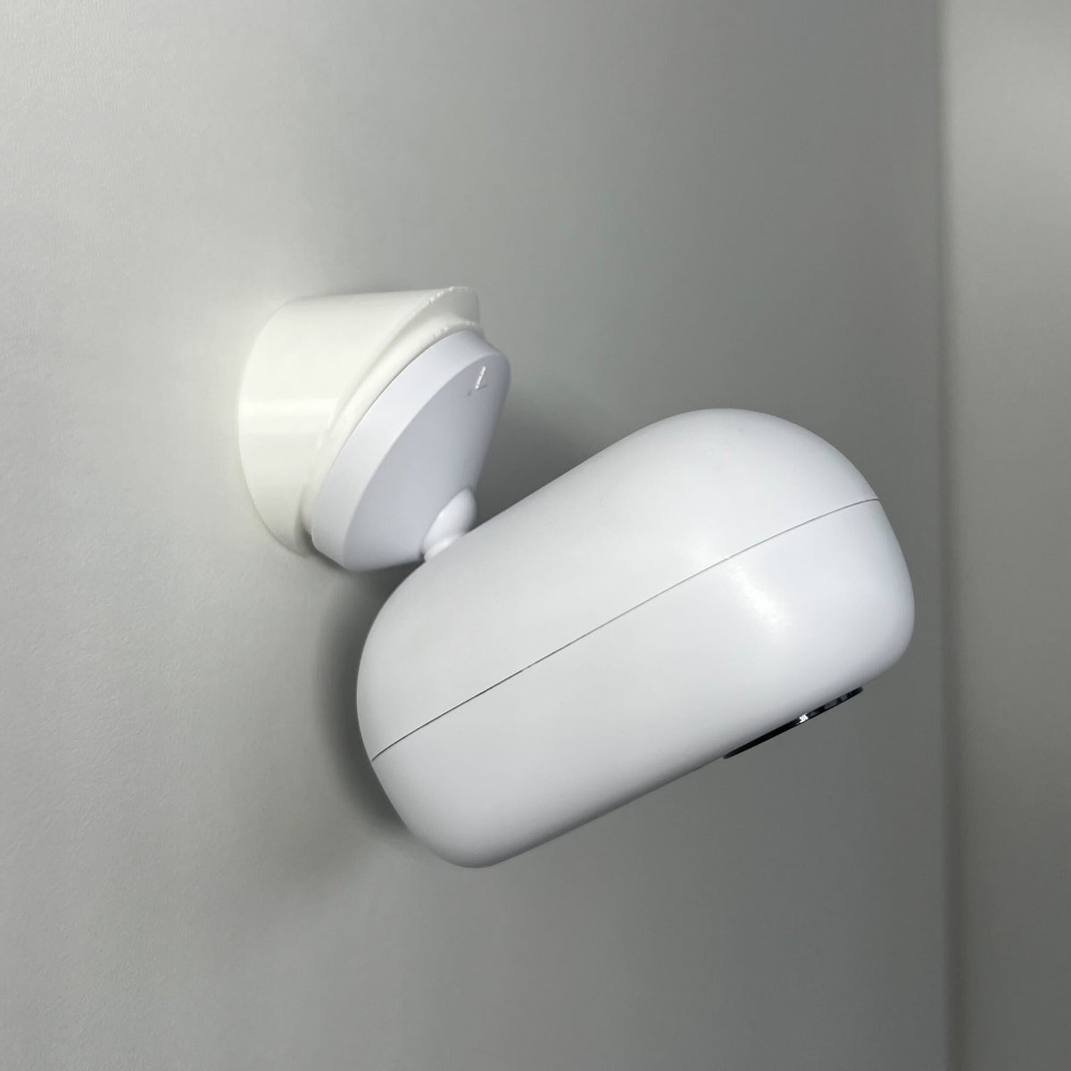 Unifi Protect G4 Instant Angled Wall and Surface Mount, 45 Degree